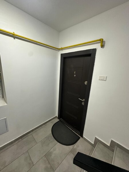 Doua camere, apartament finalizat, suprafata generoasa, loc de parcare, in fata statiei STB